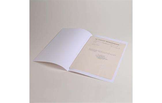 125644  11082/0.F. Omslag av museumspapir 90 gr hvit folio (100)